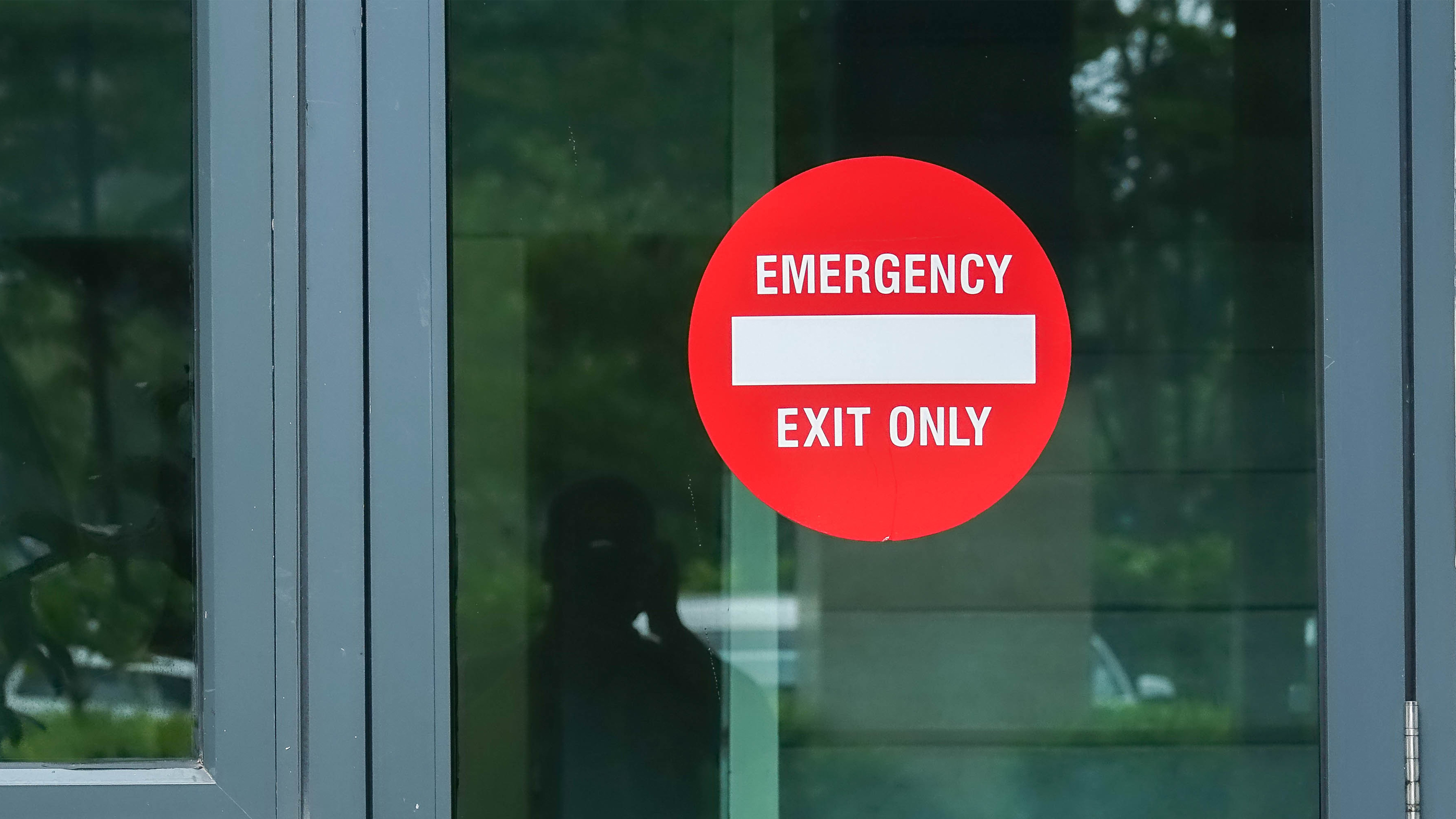 https://www.cooperlighting.com/b-dam/cooper-lighting/the-lighting-resource/lighting-resource-connected-buildings/exit-emergency-sign.jpg